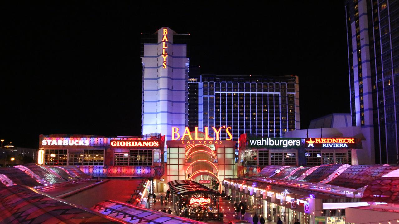 Vegas grand vegasgrandcasinovip. Bally's las Vegas. Las-Vegas Casino Bally's. Ballys. Лас Вегас Гранд канал Шопс жонглеры.